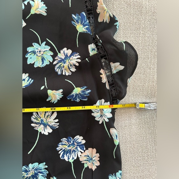 Xhilaration Black Floral Flutter Sleeve Top. Size S/P. - Picture 9 of 10